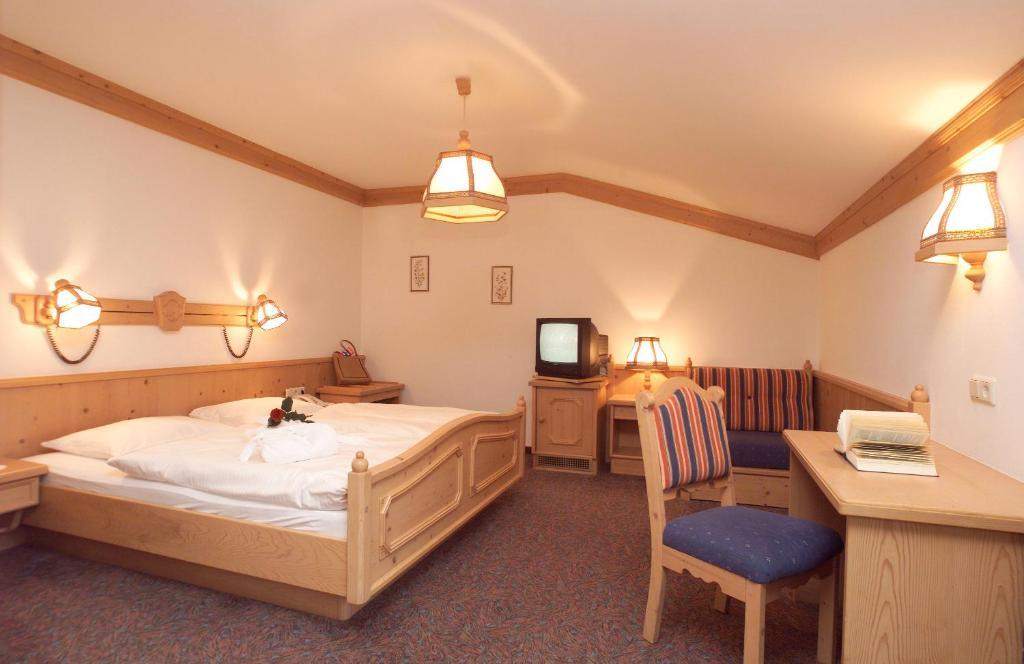 Hotel Tauernhof Kaprun Rum bild
